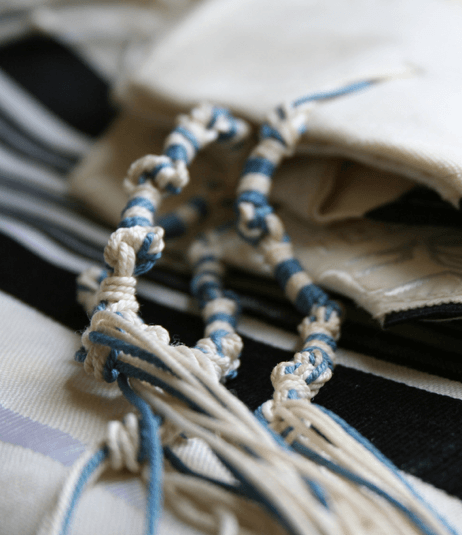 How to Tie Tzitzit | TorahResource - YouTube